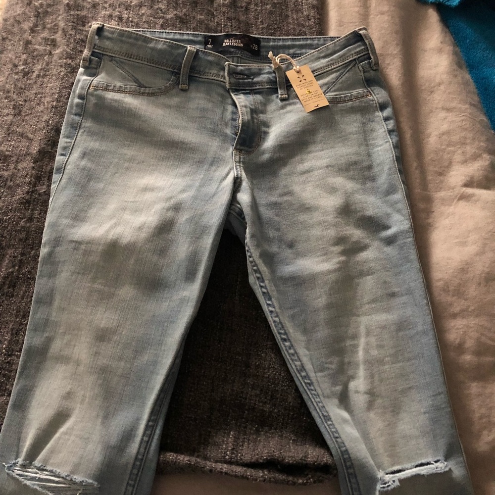 BRAND NEW Hollister Co Ripped Skinny Jeans- 7